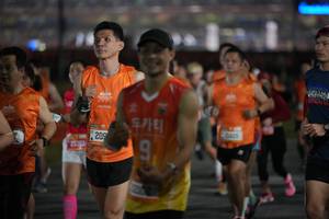 BIB: 070, 209, 4445
                            <button type="button" onclick="openModal(21007631)" class="btn btn-primary btn-sm float-right btn-popup" data-toggle="modal" data-target=".modal-high-quality">
                        <i class="fas fa-shopping-cart"></i> Add to Cart
                    </button>
                                            <button type="button" onclick="isThisMe(21007631, true)" class="btn btn-success btn-sm float-right btn-popup btn-isme hidden" data-toggle="tooltip" data-placement="bottom" title="นี่คือรูปของคุณใช่ไหม คลิกที่นี่เพื่อเอาเข้าอัลบั้ม">
                        <i class="fas fa-plus"></i> Add to album
                    </button>
                    <button type="button" onclick="isThisMe(21007631, false)" class="btn btn-warning btn-sm float-right btn-popup btn-isnotme hidden">
                        <i class="fas fa-ban"></i> Remove from album
                    </button>